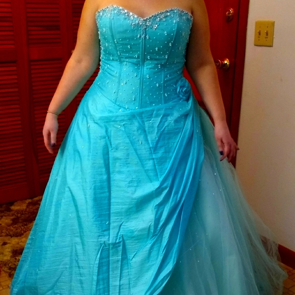 Dresses & Skirts - Prom Dress